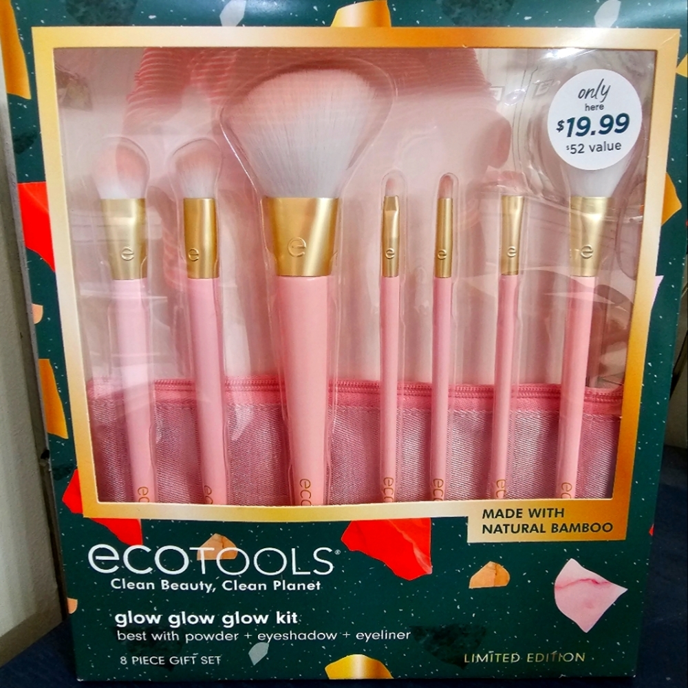 Eco-friendly Bamboo makeup brushes